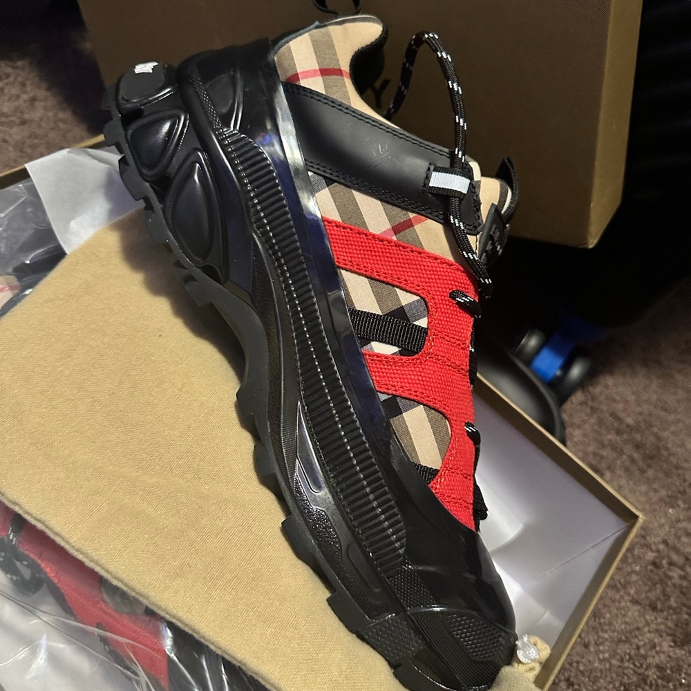 BURBERRY